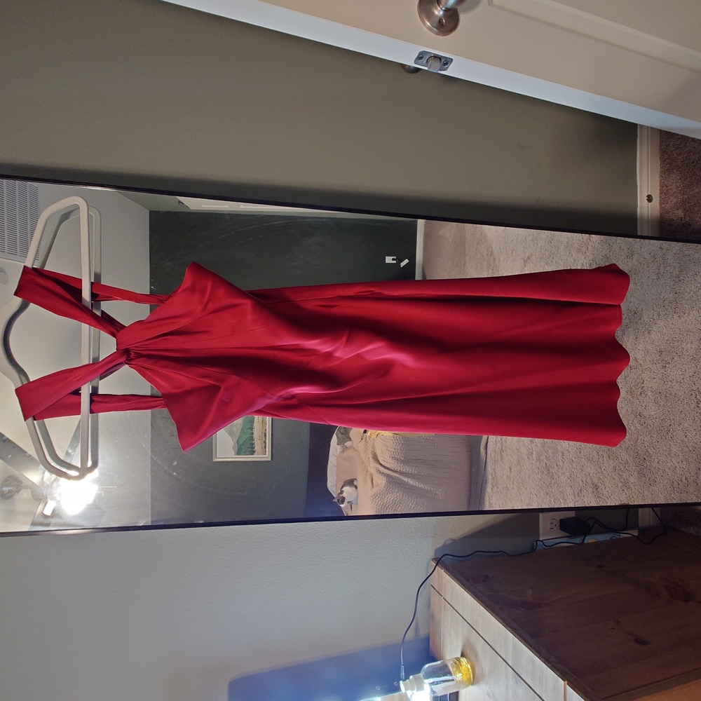 Elegant Ellie Tahari Brand Silk Red Halter Dress